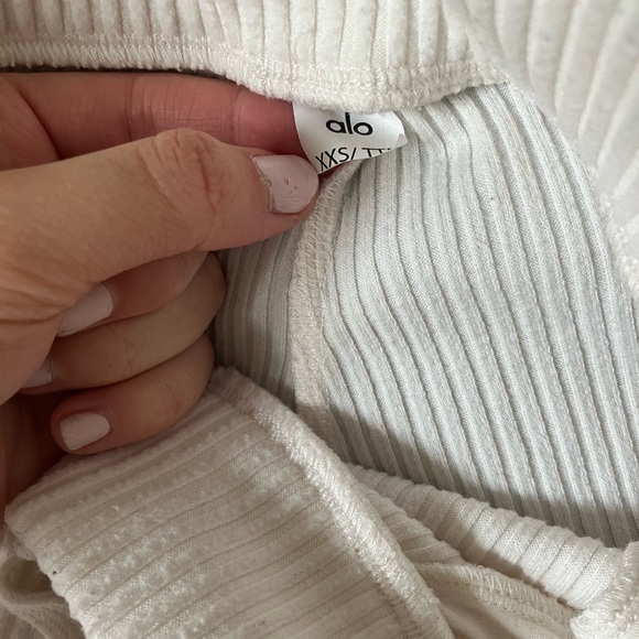 Alo Women’s Set - Picture 5 of 6